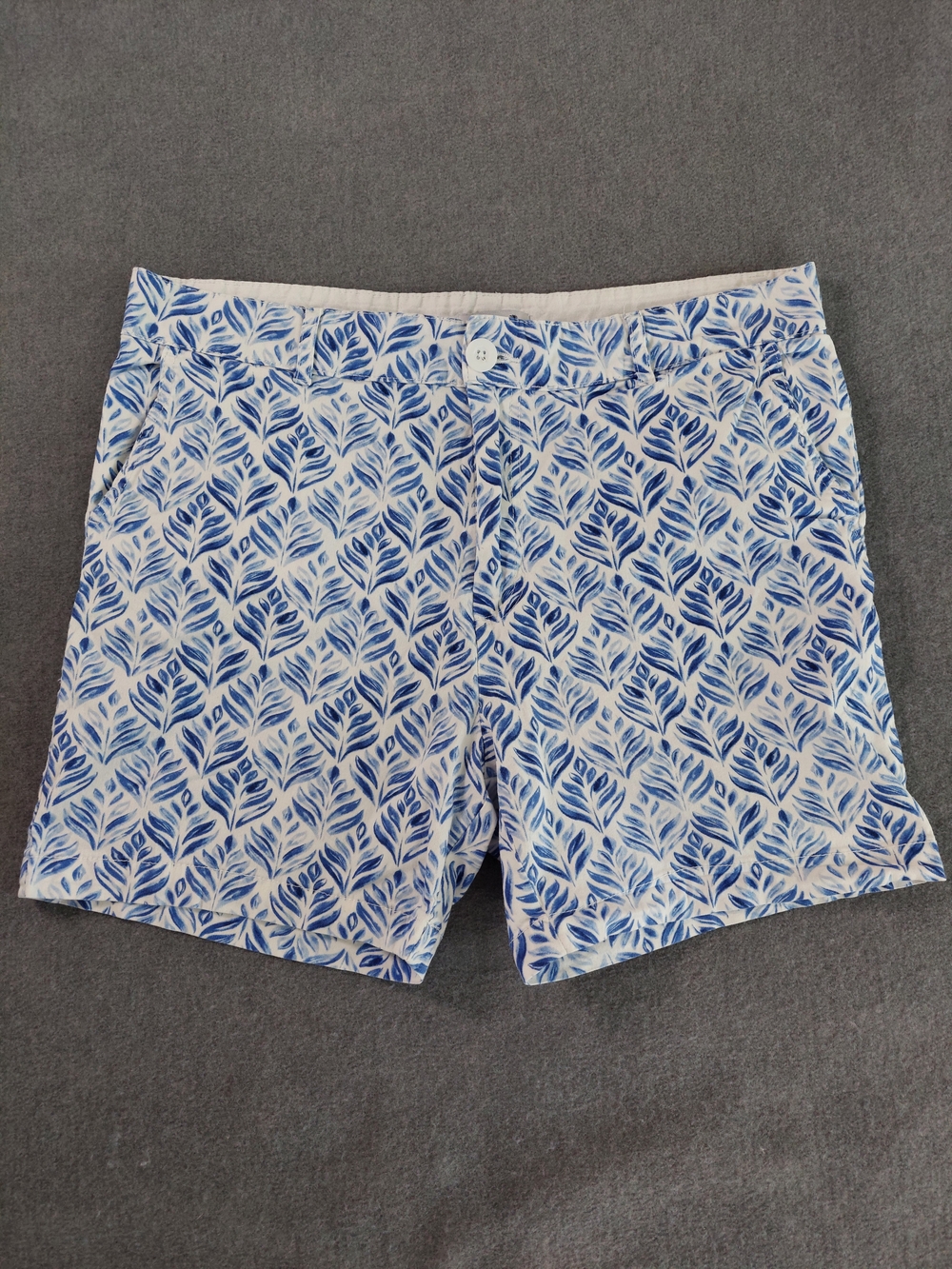 Caribbean Joe Blue & White Leaf Print Tropical Cotton Blend Shorts Size 12 - Picture 2 of 10